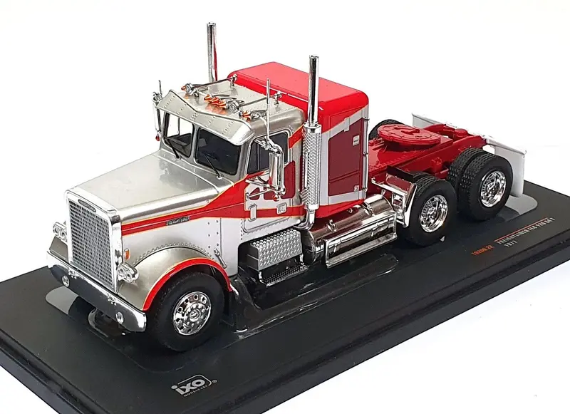 1:43 Freightliner Flc 120 64 T 1977 -- Silver W/Red Stripe -- Ixo Models Truck 1
