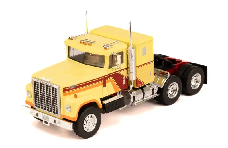1:43 International Transtar 4300 1980 -- Beige W/Brown Stripes -- Ixo Truck 1