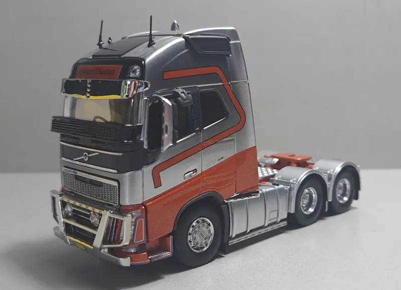 1:50 Downunder Silver/Red -- Volvo Fh16 Prime Mover Truck -- Tekno 1