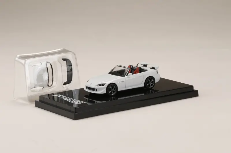 1:64 Honda S2000 Type S (Ap2) -- Grand Prix White -- Hobby Japan 1