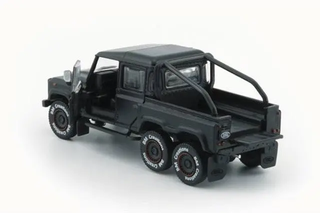 1:64 Land Rover Defender 110 Pickup 6X6 -- Matte Black W/Accessory -- Bm Creations 2