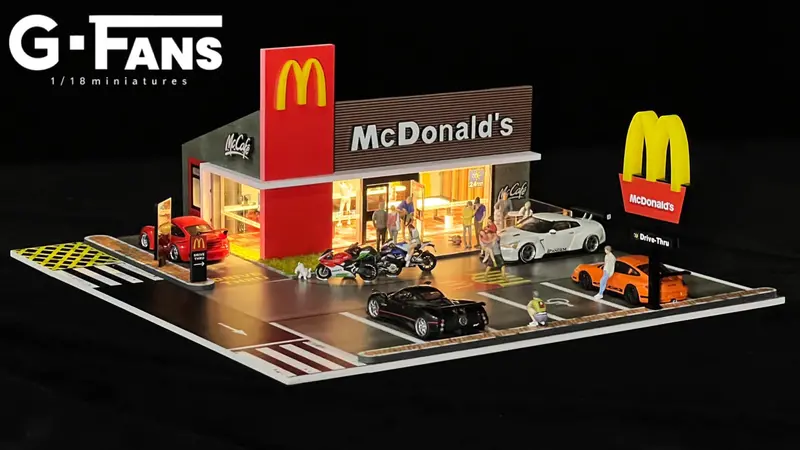 1:64 Mcdonalds Restaurant Parking Lot Diorama Display With Leds -- G-Fans 710033 2