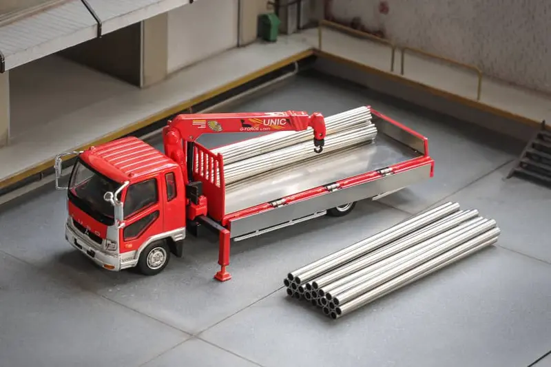 1:64 Mitsubishi Fuso Fighter (1024) Truck W/Crane -- Red/Silver -- Gcd 1