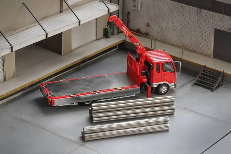 1:64 Mitsubishi Fuso Fighter (1024) Truck W/Crane -- Red/Silver -- Gcd 2