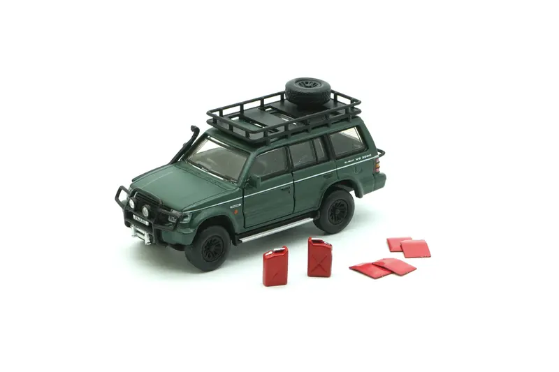 1:64 Mitsubishi Pajero (2Nd Gen) -- Jungle Pack -- Matte Green -- Bm Creations 1