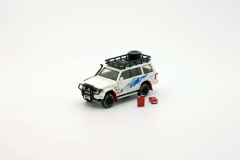 1:64 Mitsubishi Pajero (2Nd Gen) -- Jungle Pack -- White -- Bm Creations 1