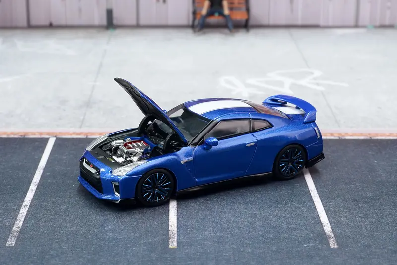 1:64 Nissan Gt-R (R35) 50Th Anniversary -- Wangan Blue -- Motorhelix 1