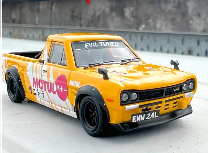 1:64 Nissan Hakotora Pick Up -- Motul -- Inno64 1