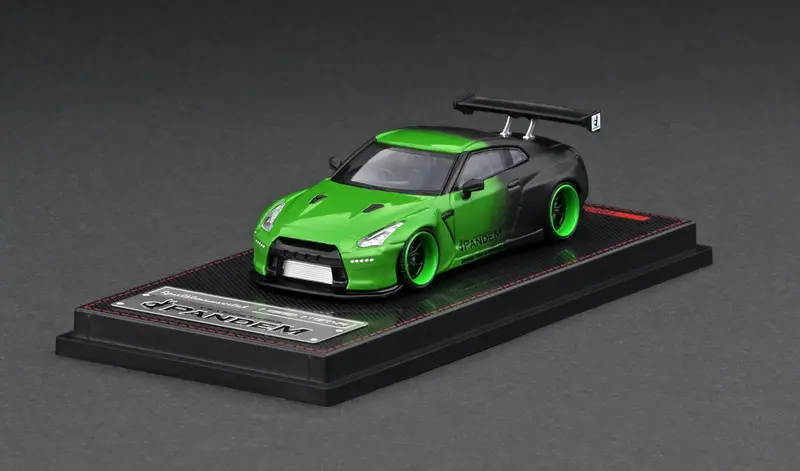 1:64 Nissan R35 Gt-R -- Pandem Green / Black -- Ignition Model 1