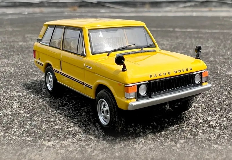 1:64 Range Rover "Classic" -- Sanglow Yellow -- Inno64 1