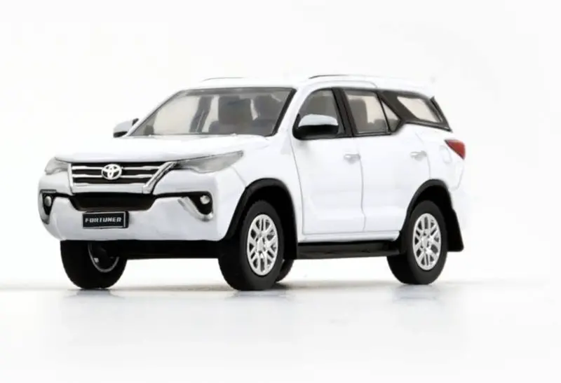 1:64 Toyota Fortuner 2018 -- White -- Bm Creations 1
