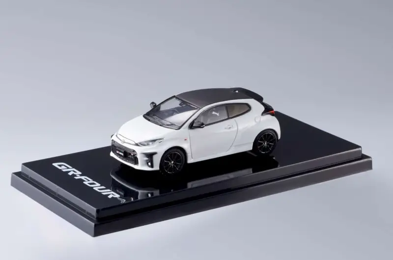 1:64 Toyota Gr Yaris Rz High Performance -- Super White Ii -- Hobby Japan 1