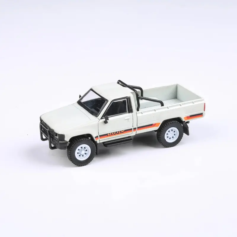 1:64 Toyota Hilux 1984 Single Cab -- White -- Para64 1