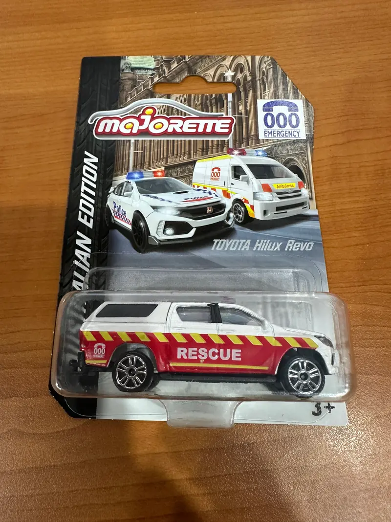 1:64 Toyota Hilux Revo -- 000 Emergency Fire Rescue -- Majorette: Australia 2