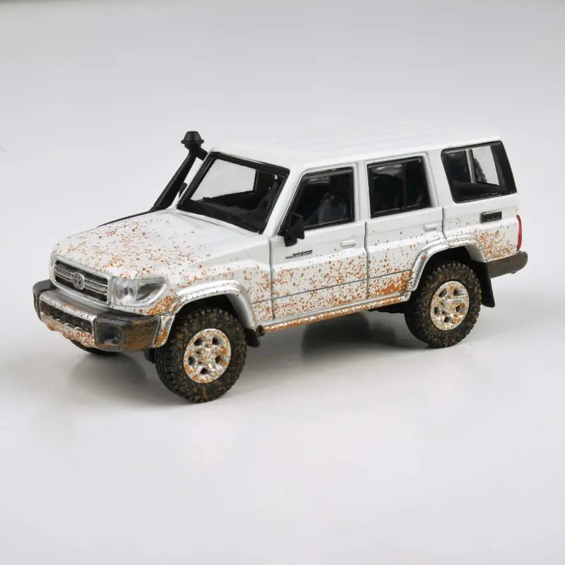 1:64 Toyota Land Cruiser Lc76 2014 -- "Muddy" White -- Para64 1
