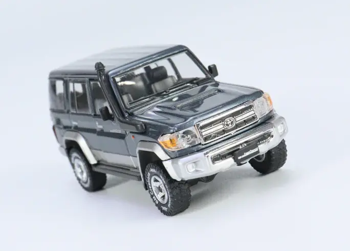 1:64 Toyota Land Cruiser Lc76 -- Dark Grey -- Bm Creations 2