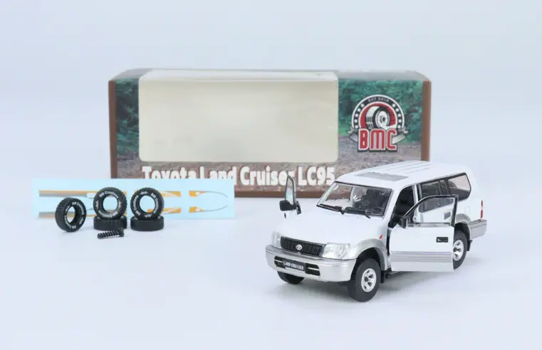 1:64 Toyota Land Cruiser Prado Lc95 -- White/Silver -- Bm Creations 1