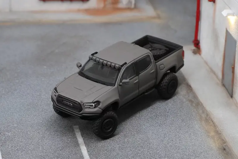 1:64 Toyota Tacoma Trd Pro 2022 -- Grey -- Gcd 1