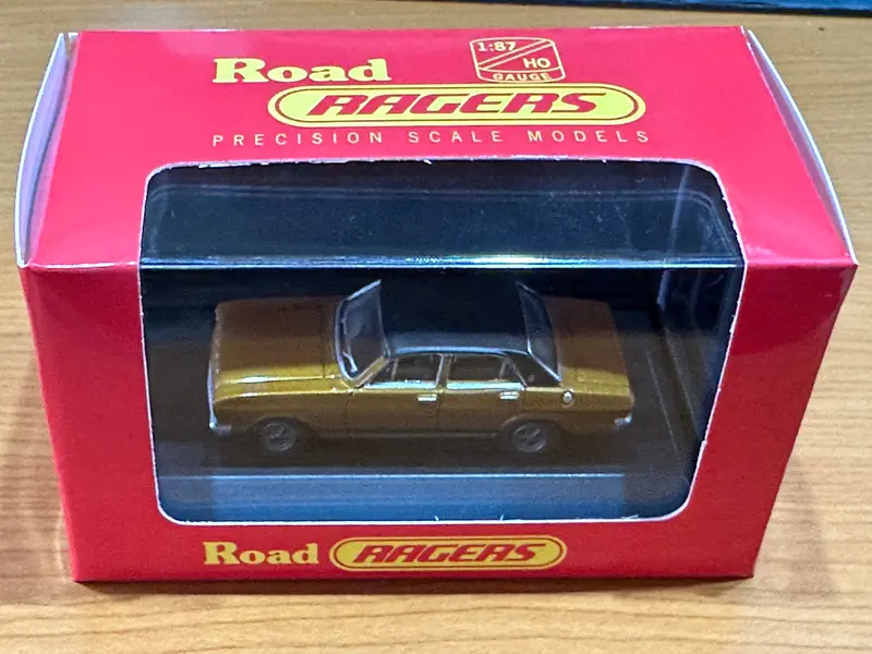 1:87 (Ho) 1968 Ford Xt Falcon Gt Sedan -- Gold W/Black Roof -- Cooee Classics 2