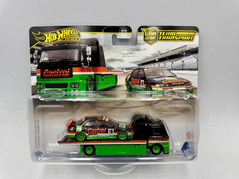 Hot Wheels -- Team Transport -- Castrol 1996 Honda Accord & Fleet Street Hrv46 1