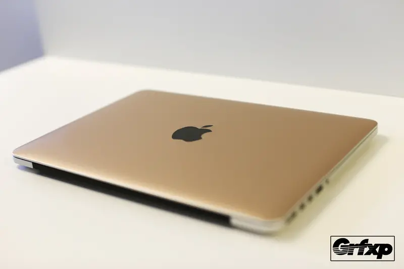 Macbook Pro (Retina) Iskins 1
