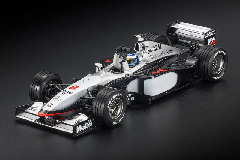 (Pre-Order) 1:18 1998 Mika Hakkinen -- Monaco Gp Winner -- #8 Mclaren Mp4/13 -- Gp Replicas F1 1