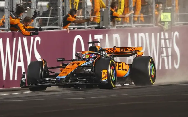 (Pre-Order) 1:18 2023 Oscar Piastri (First Sprint Win) -- Qatar Gp -- #81 Mclaren Mcl60 -- Minichamps F1 1