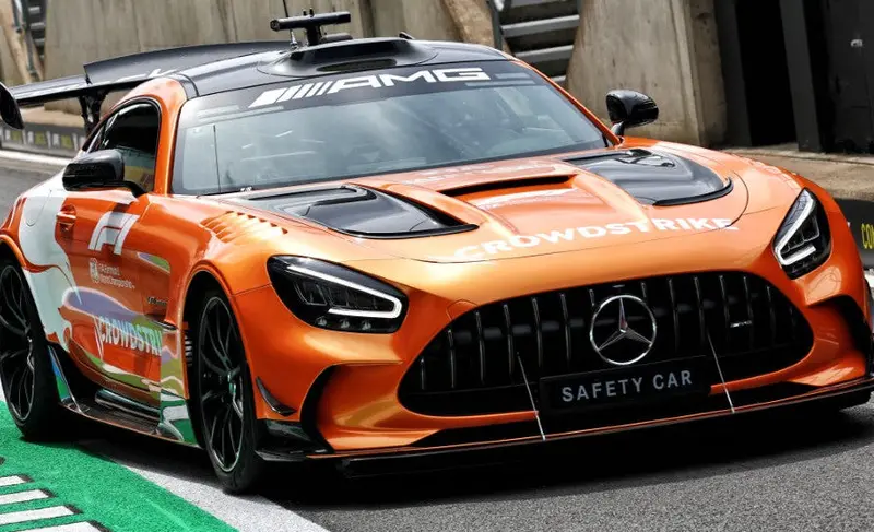 (Pre-Order) 1:18 2025 Formula 1 Safety Car -- British Gp -- Mercedes-Amg Gt Black Series -- Minichamps F1 1