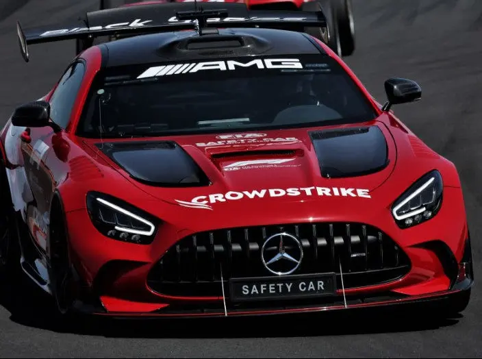 (Pre-Order) 1:18 2025 Formula 1 Safety Car -- Mercedes-Amg Gt Black Series -- Minichamps F1 1