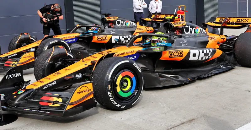 (Pre-Order) 1:18 2025 Lando Norris -- Hungarian Gp Winner -- #4 Mclaren Mcl39 -- Minichamps F1 1