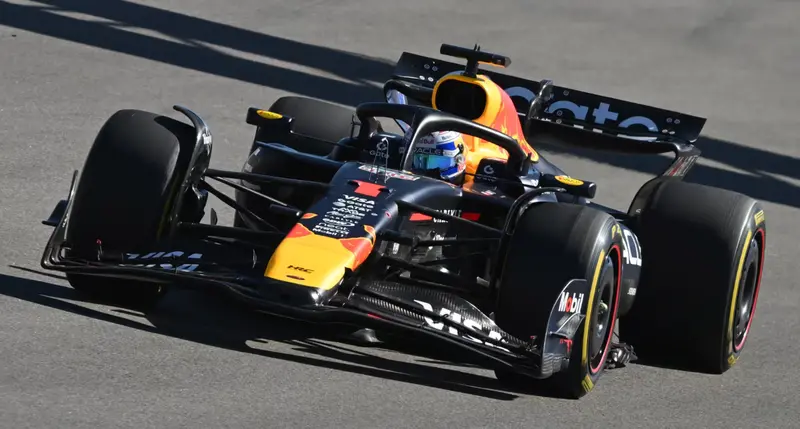 (Pre-Order) 1:18 2025 Max Verstappen -- Usa Austin Gp Winner -- #1 Red Bull Rb21 -- Minichamps F1 1