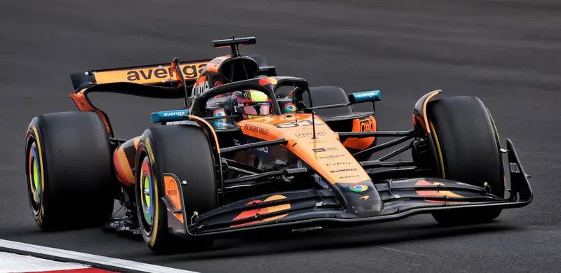 (Pre-Order) 1:18 2025 Oscar Piastri -- Chinese Gp Winner -- #81 Mclaren Mcl39 -- Minichamps F1 1