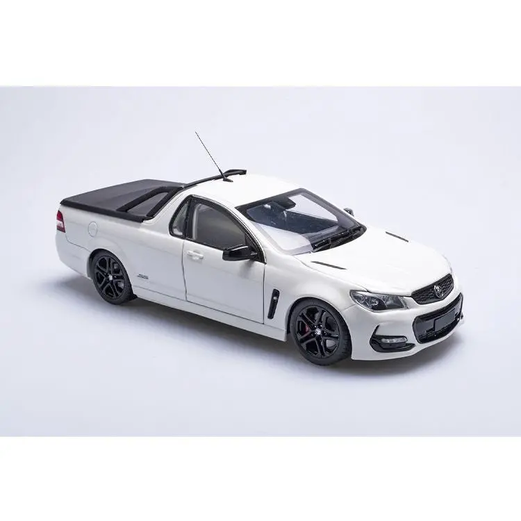 (Pre-Order) 1:18 Holden Vfii Commodore Ssv Redline Ute -- Heron White -- Biante 1