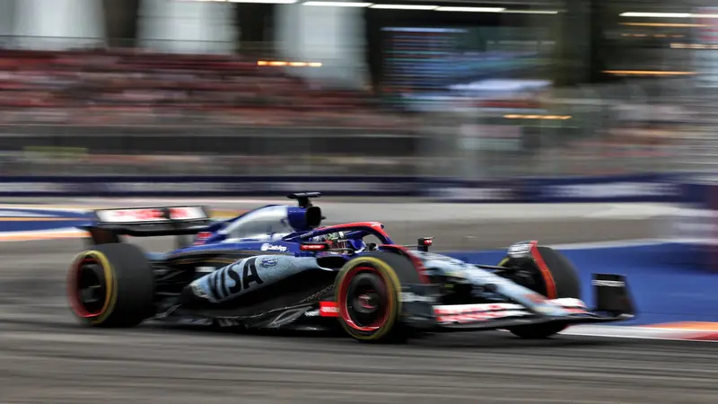 (Pre-Order) 1:43 2024 Daniel Ricciardo -- Singapore Gp -- #3 Visa Cash App Racing Bulls -- Minichamps F1 1