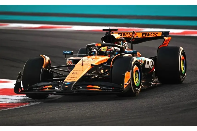 (Pre-Order) 1:43 2025 Oscar Piastri -- Abu Dhabi Gp -- #81 Mclaren Mcl39 -- Spark F1 1