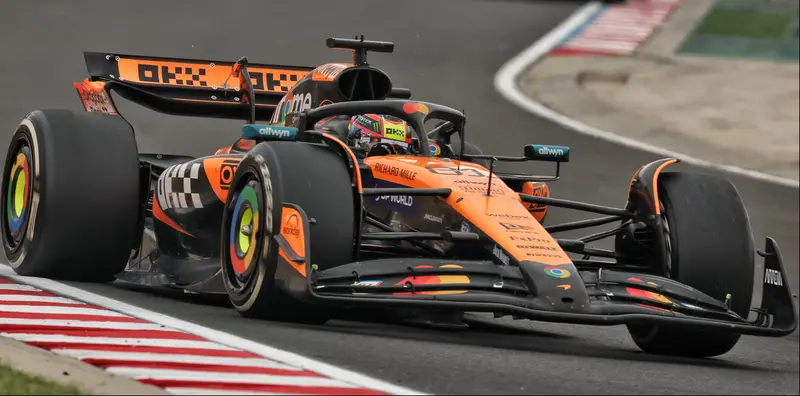 (Pre-Order) 1:43 2025 Oscar Piastri -- Hungarian Gp -- #81 Mclaren Mcl39 -- Minichamps F1 1