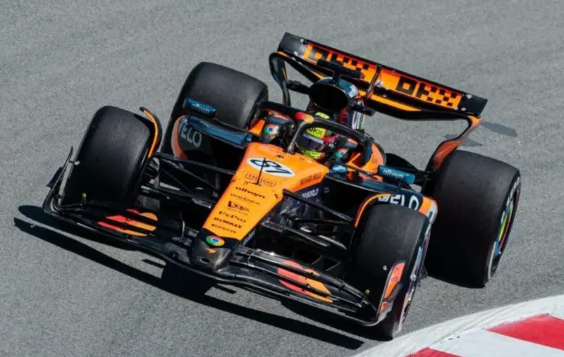 (Pre-Order) 1:43 2025 Oscar Piastri -- Spanish Gp Winner -- #81 Mclaren Mcl39 -- Spark F1 1