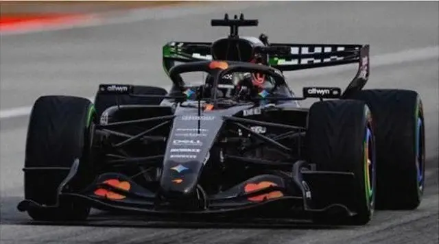 (Pre-Order) 1:43 2026 Lando Norris -- Barcelona Test -- #1 Mclaren Mcl40 -- Spark F1 1