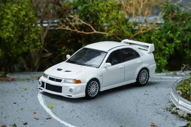 (Pre-Order) 1:64 Mitsubishi Lancer Evolution Vi Gsr -- Scotia White -- Motorhelix 1