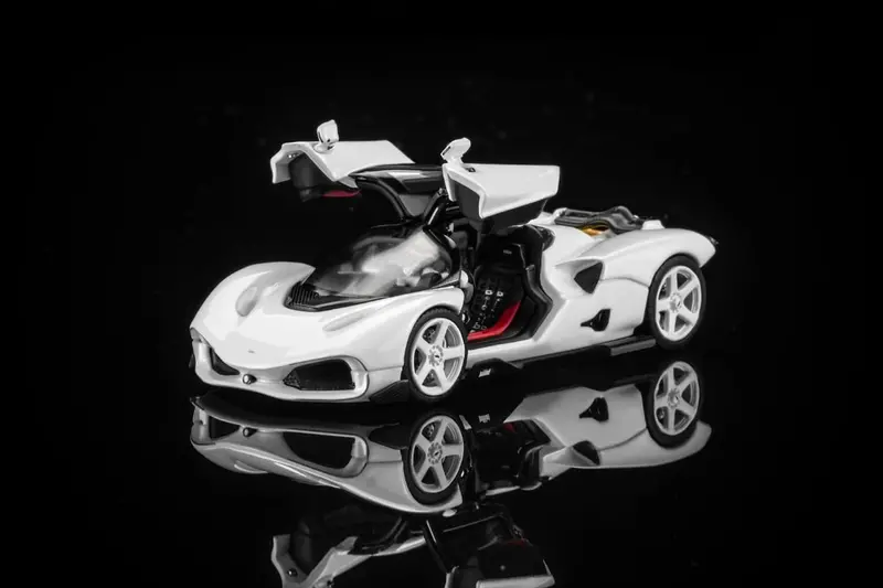 (Pre-Order) 1:64 Nilu Nilu27 -- Suzuka White -- Motorhelix 1