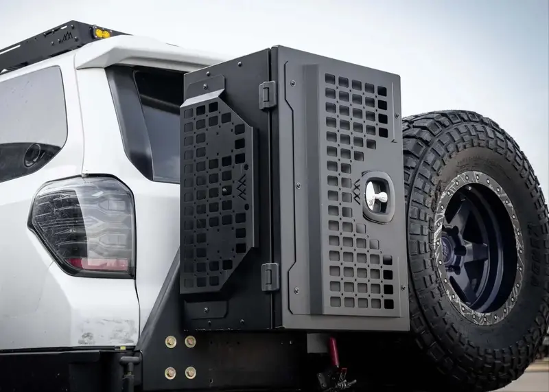 Universal Overland Storage Box (19X28x15) 1